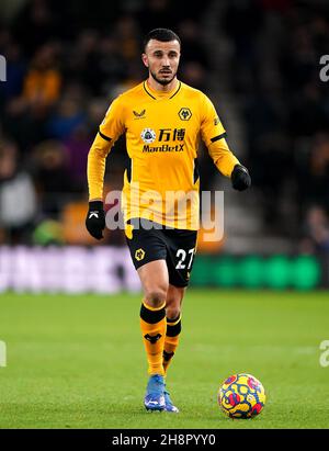 Wolverhampton Wanderers' Romain Saiss während des Premier League-Spiels zwischen Wolverhampton Wanderers und Burnley im Molineux Stadium, Wolverhampton. Bilddatum: Mittwoch, 1. Dezember 2021. Stockfoto