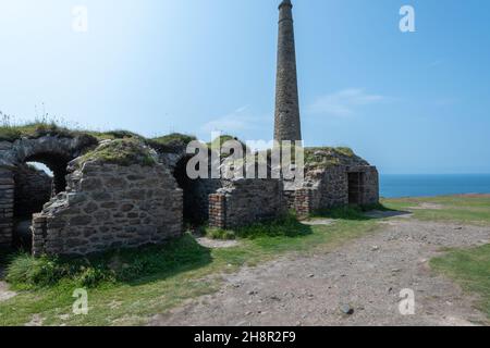 Blick auf die Arsen-Labryinthe bei der Botallack Mine in Cornwall Stockfoto