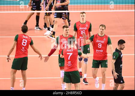 Eurosuole Forum, Civitanove Marche, Italien, 01. Dezember 2021, Lokomotiv Novosibirsk (RUS) während des Cucine Lube Civitanova gegen Lokomotiv Novosibirsk - CEV Champions League Volleyballspiel Stockfoto