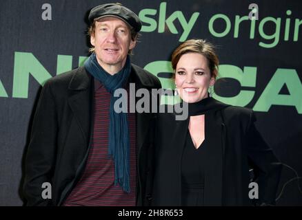 LONDO, GROSSBRITANNIEN - 30. Nov 2021: David Thewlis und Olivia Colman nehmen an der britischen Premiere von 'Landscapers' in der Queen Elizabeth Hall am 30. November 20 Teil Stockfoto