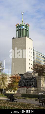NEWCASTLE, VEREINIGTES KÖNIGREICH - 06. Nov 2021: Newcastle, Vereinigtes Königreich - 6th 2021. November: Ein vertikaler Blick auf das Newcastle Civic Center im Haymarket-Gebiet von Th Stockfoto