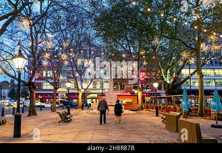 Sloane Square in der Weihnachtsnacht in London, Großbritannien Stockfoto