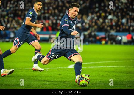 Paris, Frankreich, Frankreich. 1st Dez 2021. Lionel (Leo) MESSI von PSG während des Ligue 1-Spiels zwischen Paris Saint-Germain (PSG) und OGC Nice am 01. Dezember 2021 im Stadion Parc des Princes in Paris, Frankreich. (Bild: © Matthieu Mirville/ZUMA Press Wire) Stockfoto