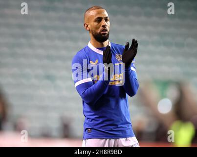 Kemar Roofe von den Rangers applaudiert den Fans nach dem letzten Pfiff während des Cinch Premiership-Spiels zwischen Hibernian und den Rangers in der Easter Road, Edinburgh. Bilddatum: Mittwoch, 1. Dezember 2021. Stockfoto