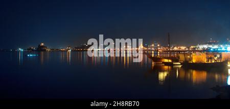 Doha corniche Skyline und Islamisches Museum / KATAR Stockfoto