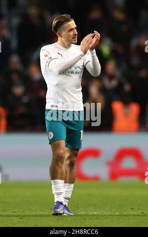 Birmingham, England, 1st. Dezember 2021. Jack Grealish von Manchester City applaudiert den Aston Villa-Fans während des Premier League-Spiels in Villa Park, Birmingham. Bildnachweis sollte lauten: Darren Staples / Sportimage Credit: Sportimage/Alamy Live News Stockfoto