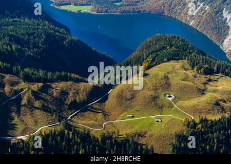 Blick auf Berchtesgaden und Täler von der Jenner Alm auf dem Jenner Berg auf ca. 1800m m ü.d.M. in den bayerischen Alpen, Oberbayern, Süddeutschland Stockfoto