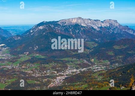 Blick auf Berchtesgaden und Täler von der Jenner Alm auf dem Jenner Berg auf ca. 1800m m ü.d.M. in den bayerischen Alpen, Oberbayern, Süddeutschland Stockfoto