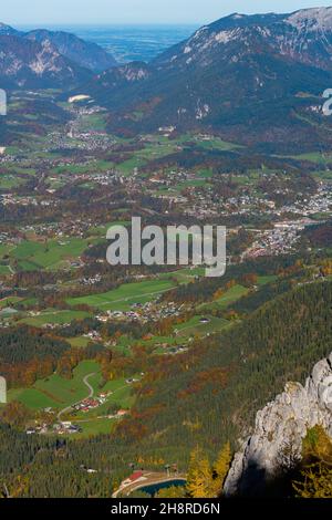 Blick auf Berchtesgaden und Täler von der Jenner Alm auf dem Jenner Berg auf ca. 1800m m ü.d.M. in den bayerischen Alpen, Oberbayern, Süddeutschland Stockfoto