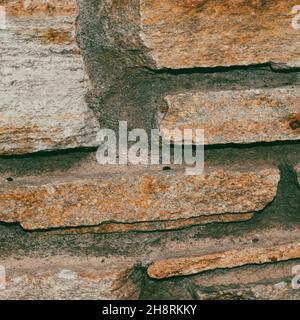 Rustikaler und gealterter Wandstein, Außenwand Stockfoto