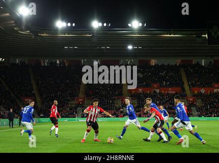 Southampton, England, 1st. Dezember 2021. Allgemeiner Blick auf das Geschehen während des Spiels der Premier League im St Mary's Stadium, Southampton. Bildnachweis sollte lauten: Kieran Cleeves / Sportimage Kredit: Sportimage/Alamy Live News Stockfoto