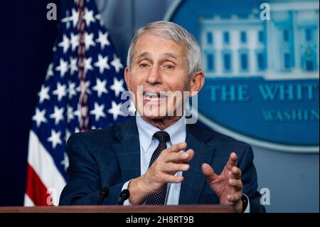 Washington, Usa. 01st Dez 2021. Dr. Anthony Fauci, Direktor des National Institute of Allergy and Infectious Diseases, sprach bei einer Pressekonferenz im White House Press Briefing Room. Kredit: SOPA Images Limited/Alamy Live Nachrichten Stockfoto