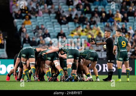 Aaron Smith von den All Blacks wartet während des Bledisloe Cup-Spiels zwischen den australischen Wallabies und den neuseeländischen All Blacks am 31. Oktober 2020 im ANZ Stadium in Sydney, Australien, darauf, das Gedränge zu füttern. (Foto von Steven Markham/Speed Media) Stockfoto