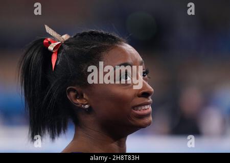 Tokio, Japan. 02nd Dez 2021. Die Kunstturnerin der Vereinigten Staaten, Simone Biles, beobachtet am Sonntag, den 25. Juli 2021, während der Qualifikationsrunde am Balancebalken im Ariake Gymnastik Center bei den Olympischen Spielen in Tokio, Japan, nach Ergebnissen. Foto von Richard Ellis/UPI Credit: UPI/Alamy Live News Stockfoto