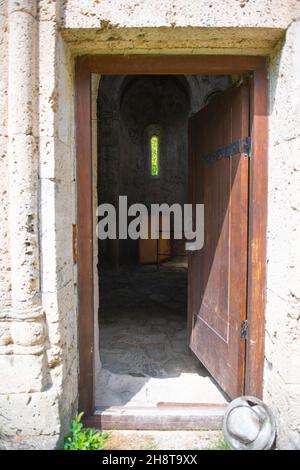 Eingang zur Kirche von Kvetera in Georgien Stockfoto