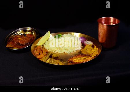 Bengalis Lieblings-Gemüse- und Fischreis, Fish Fry & Fish Curry Stockfoto