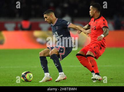 Achraf Hakimi von PSG während der französischen Ligue 1 Paris-Saint Germain gegen OGC ein Fußballspiel von Nizza im Stadion Parc des Princes in Paris, Frankreich, am 1. Dezember 2021. Foto von Christian Liewig/ABACAPRESS.COM Stockfoto