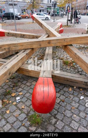 Kopenhagen, Dänemark - 31. Oktober 2021: Installation einer Datei mit riesigen Spielen mitten in Kopenhagen Stockfoto