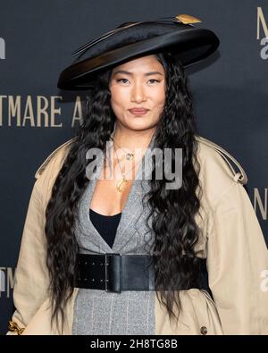 New York, USA. 01st Dez 2021. Ein Gast besucht die New Yorker Weltpremiere von „Nightmare Alley“ in der Alice Tully Hall in New York, New York, am 1. Dezember 2021. Foto von Gabriele Holtermann/Sipa USA) Quelle: SIPA USA/Alamy Live News Stockfoto