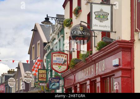 murphy's Pub und viele Schilder in Dingle County kerry Stockfoto