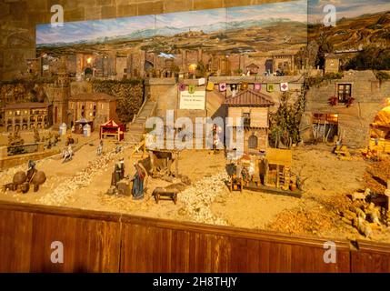 Modell des mittelalterlichen Dorflebens in der Kirche Santa Maria de la Asuncion, Briones, La Rja Alta, Spanien Stockfoto