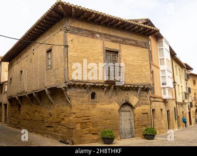 Historische Gebäude mittelalterliche Architektur, Plaza Mayor, Briones, La Rja Alta, Spanien mittelalterliche Architektur Stockfoto
