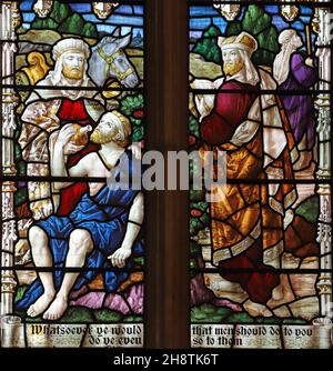 Ein Buntglasfenster von Robert Newbery, das den Good Samaritan, St Mary's Church, Usk, Monmouthshire, darstellt Stockfoto