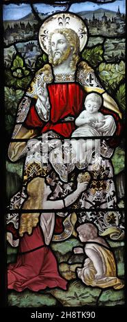 Buntglasfenster aus dem Jahr 1892 von Percy Bacon & Brothers mit Darstellung von Jesus mit Kindern, St. Michael & All Angels Church, Mickleham, Surrey Stockfoto