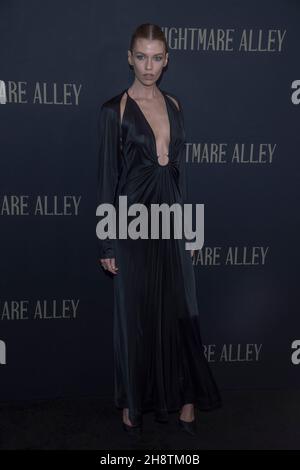 New York, Usa. 01st Dez 2021. NEW YORK, NEW YORK - 01. DEZEMBER: Stella Maxwell nimmt am 01. Dezember 2021 in New York City an der "Nightmare Alley"-Weltpremiere in der Alice Tully Hall, Lincoln Center, Teil. Kredit: Ron Adar/Alamy Live Nachrichten Stockfoto