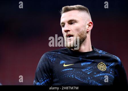 Mailand, Italien. 01st Dez 2021. Milan Skriniar vom FC Internazionale beim Aufwärmprep vor der Serie Ein Spiel zwischen dem FC Internazionale und Spezia Calcio im Stadio Giuseppe Meazza am 1. Dezember 2021 in Mailand, Italien. Quelle: Marco Canoniero/Alamy Live News Stockfoto