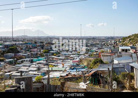 Kapstadt: Südafrika am 29. November 2021, (Foto: Jürgen Tap) Khayelitsha ist ein Township in Westkap, Südafrika, auf den Cape Flats in der Stadt Kapstadt. Der Name ist Xhosa für New Home. Stockfoto