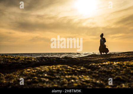 Kapstadt, Saudi-Arabien. 30th. November 2021. Kapstadt: Südafrika am 30. November 2021, (Foto von Jürgen Tap) Camps Bay, Kapstadt, Beach Strand, Quelle: dpa/Alamy Live News Stockfoto
