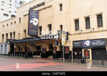 Palace Theatre, Manchester, Großbritannien, wurde während der nationalen Sperre in England geschlossen. Werbung für das Phantom der Oper März 2020. Oxford Street. Stockfoto