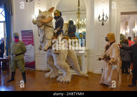 San Sebastian, Spanien - 28. Nov 2021: Star Wars-Charaktere im Palacio Miramar zur Unterstützung des Pink Force Day Stockfoto