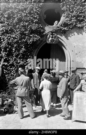 Schauspieler und Belegschaft am Set für Liselotte von der Pfalz, Regie: Carl Froelich, 1935. Besetzung und Crew am Set des Privatlebens von Ludwig XIV., alias Liselotte aus der Pfalz, Regie: Carl Froelich, 1935. Stockfoto