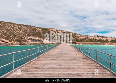 Stenhouse Bay Jetty mit alter Gipsmine im Inneston Park, Yorke Peninsula, Südaustralien Stockfoto