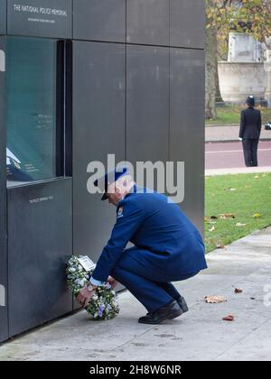 Der australische Polizeibeamte Stephen Jay nimmt am 29th 2021. November an der Gedenkstätte des ermordeten Polizeibeamten Matt Ratana in London Teil Stockfoto