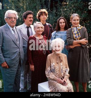 Mütter und Töchter, Sendereihe, Deutschland 1983, Gäste: Willy und Peter Millowitsch, Daniel und Katerina Jacob, Ellen Schwiers, vorn: Hannelore Schroth, Käthe Haack Stockfoto