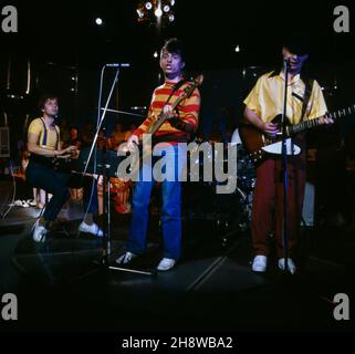 Spider Murphy Gang, Münchner Rock 'n' Roll Band mit Sänger Günther Sigl bei einem TV Auftritt, 1980. Spider Murphy Gang, Münchner Rock 'n' Roll Band mit Sänger Günther Sigl, TV Performance 1980. Stockfoto