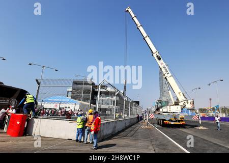 Dschidda, Saudi-Arabien. 02nd Dez 2021. Vorbereitung des Stromkreises. Großer Preis von Saudi-Arabien, Donnerstag, 2nd. Dezember 2021. Dschidda, Saudi-Arabien. Quelle: James Moy/Alamy Live News Stockfoto