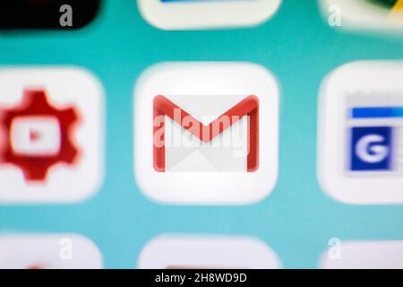 Spanien. 24th. November 2021. In dieser Abbildung wird eine Nahaufnahme eines Gmail-App-Symbols auf einem Smartphone-Bildschirm angezeigt. (Foto von Thiago Prudencio/SOPA Images/Sipa USA) Quelle: SIPA USA/Alamy Live News Stockfoto