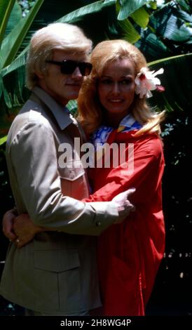 Heino, deutscher Musiker und Schlagersänger, mit Ehefrau Hannelore unter Palmen bei Kapstadt, Südafrika 1982. Der deutsche Volkssänger und Musiker Heino mit seiner Frau Hannelore unter Palmen bei Kapstadt, Südafrika 1982. Stockfoto