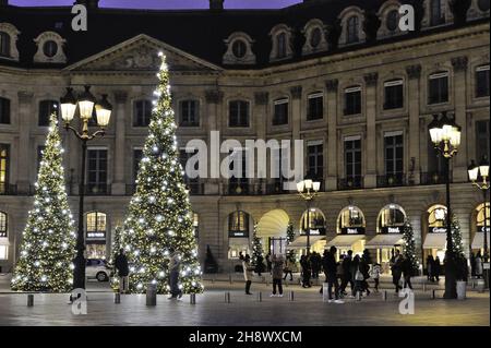 France, Paris (75) 1st Arrondissement, 2021 Weihnachtsbeleuchtungen, Place Vendome Stockfoto