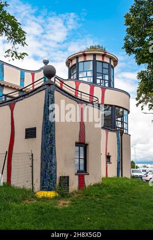 Autobahnrestaurant und -Tankstelle Bad Fischau entworfen von Hundertwasser, Österreich Stockfoto