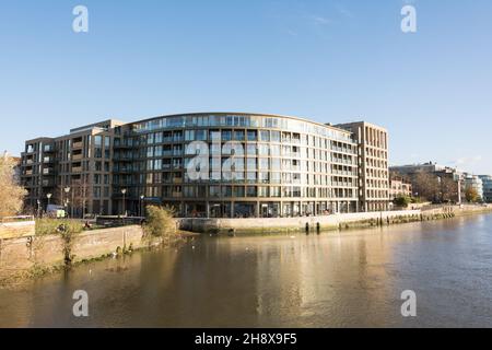 Die Themse mit Blick auf die Riverside Studios, Queen Caroline Street, Hammersmith, London, W6, England, Großbritannien Stockfoto