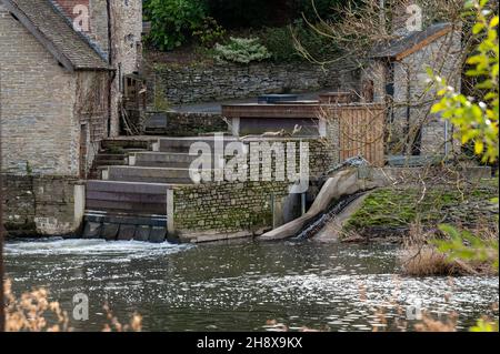 Ludlow Hydro-Stromsystem bei Ludford Mill am Fluss zahm in der Nähe des Hufeisenweges. Stockfoto