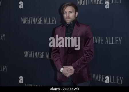 New York, Usa. 01st Dez 2021. Ein Gast besucht die „Nightmare Alley“-Weltpremiere in der Alice Tully Hall, Lincoln Center in New York City. Kredit: SOPA Images Limited/Alamy Live Nachrichten Stockfoto