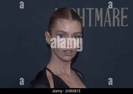 New York, Usa. 01st Dez 2021. Stella Maxwell besucht die „Nightmare Alley“-Weltpremiere in der Alice Tully Hall, Lincoln Center in New York City. Kredit: SOPA Images Limited/Alamy Live Nachrichten Stockfoto