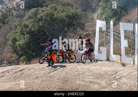 Motocross-Rennen beim jährlichen Red Bull Day 24th im Dirt Grand Prix am 27. November 2021 auf dem Glen Helen Raceway in Südkalifornien. Stockfoto