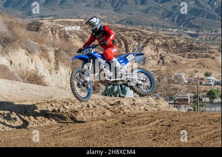 Motocross-Rennen beim jährlichen Red Bull Day 24th im Dirt Grand Prix am 27. November 2021 auf dem Glen Helen Raceway in Südkalifornien. Stockfoto